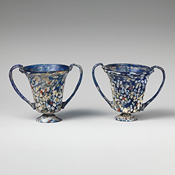 Pair_of_glass_drinking_cups
